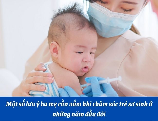 Một số lưu ý ba mẹ cần nắm khi chăm sóc trẻ sơ sinh ở những năm đầu đời