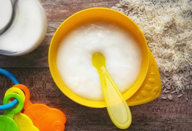 Cháo trắng cho bé 7 tháng tuổi