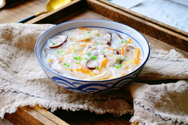 Cháo gà nấm hương