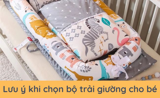 Nên chọn vải cotton mềm mại và không có mùi thơm quá nồng cho bé