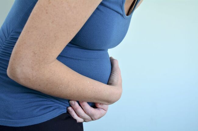 Đau bụng dưới khi mang thai sẽ xuất hiện theo từng giai đoạn