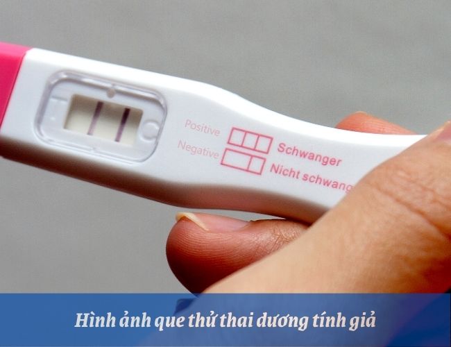 Hình ảnh que thử thai dương tính giả