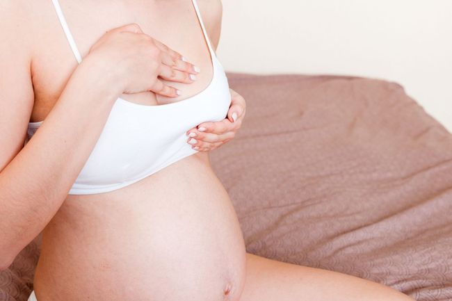 Cách giảm khó chịu ở ngực khi mang thai