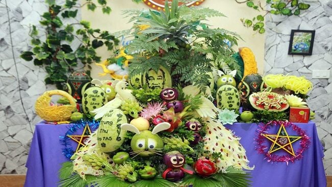 Mâm cỗ Trung thu hình thỏ ngọc quanh Bác