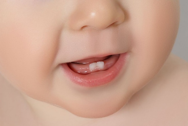 Khi nào trẻ bắt đầu mọc răng