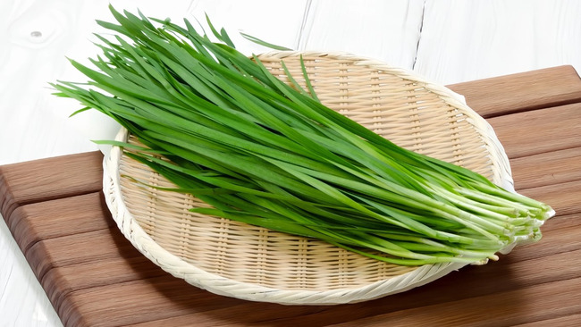 Mẹo mọc răng không sốt bằng lá hẹ