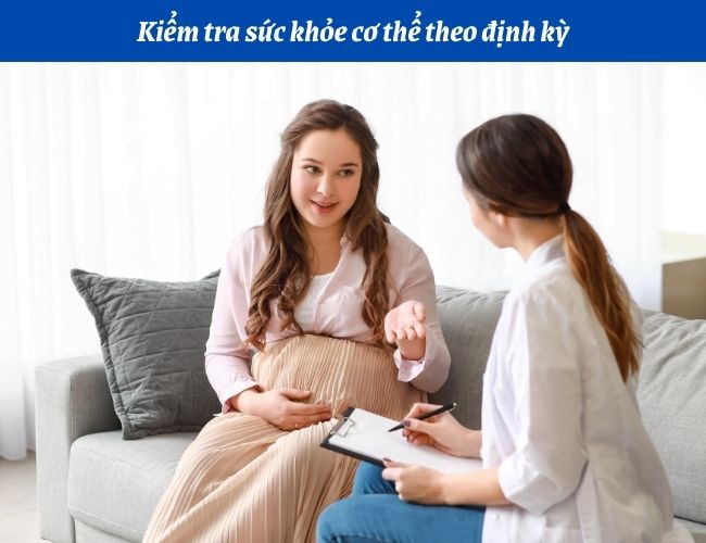 Mẹ bầu nên đi thăm khám sức khỏe theo định kỳ để có thể phát hiện các biến chứng xấu trong thai kỳ (nếu có)