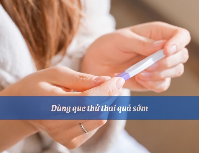 Que thử thai 1 vạch đậm 1 vạch mờ thì nguyên nhân có thể do bạn dùng que thử thai quá sớm