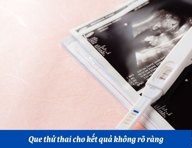 Que thử có thể cho ra nhiều kết quả khác nhau như 1 vạch đậm 1 vạch mờ, 1 vạch mờ,...