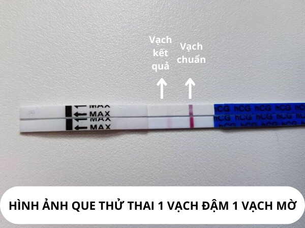 Hình ảnh kết quả que thử 1 vạch đậm 1 vạch mờ