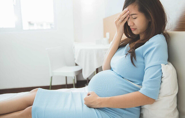 Thường xuyên cảm thấy mệt mỏi là một trong những biểu hiện của việc thiếu sắt trong thai kỳ