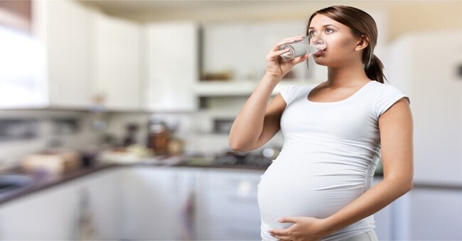 Bà bầu nên tiêu thụ 30-60 mg sắt mỗi ngày khi bước vào 3 tháng giữa thai kỳ