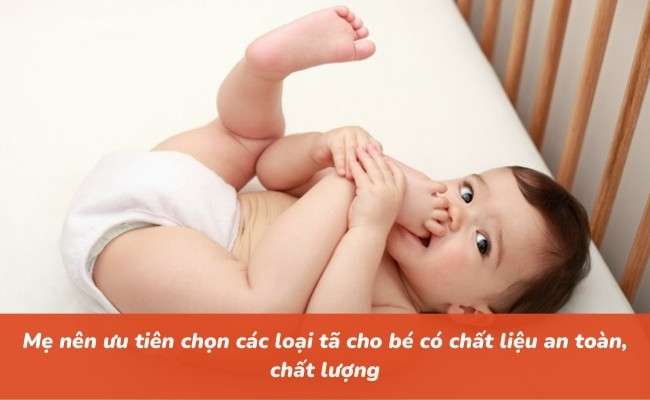 Chất liệu an toàn là yếu tố đầu tiên khi chọn tã, bỉm cho bé