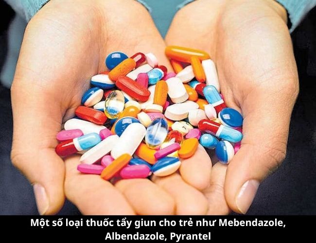 Một số loại thuốc chữa bệnh tẩy giun cho tới trẻ con như Mebendazole, Albendazole, Pyrantel