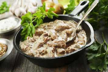 Lưỡi heo nấu pate