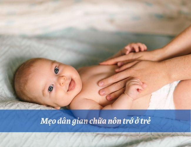 Massage bụng cho bé bằng tinh dầu bạc hà giúp giảm nguy cơ nôn trớ