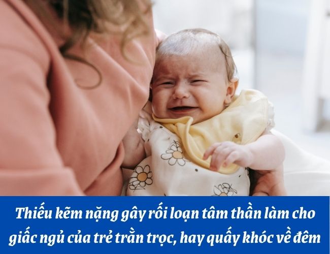 Trẻ bị thiếu kẽm sẽ có một giấc ngủ trằn trọc, hay quấy khóc về đêm