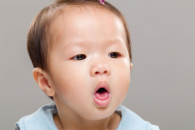Lưỡi thò ra, da mặt đổi màu,... là những biểu hiện của bệnh ho gà rất nguy hiểm ở trẻ sơ sinh