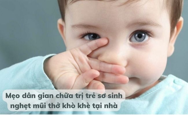 Các mẹo dân gian giúp xử lý trẻ sơ sinh nghẹt mũi, thở khò khè