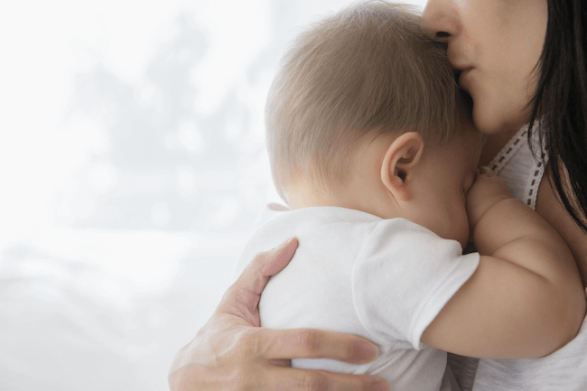 Cách chữa trị khi trẻ sơ sinh bị ọc sữa và thở khò khè