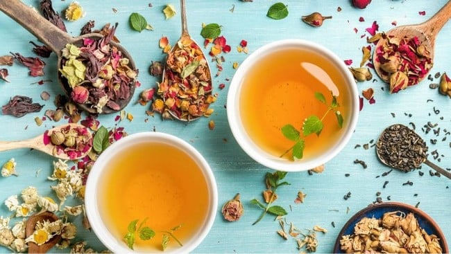 Uống trà thảo dược tốt cho sức khỏe mẹ và trẻ sơ sinh