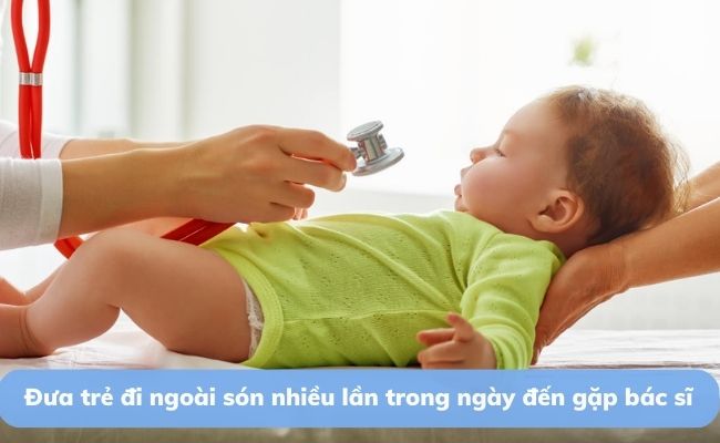 Nhận lời khuyên và thăm khám của bác sĩ sẽ giúp ba mẹ bình tĩnh và an tâm hơn