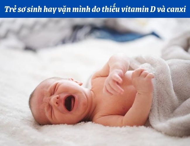 Trẻ sơ sinh hay vặn mình có thể là do thiếu vitamin D và canxi