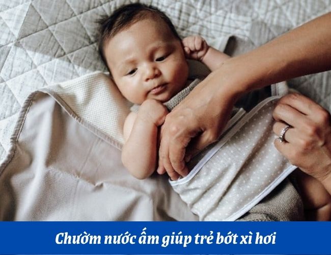 Chườm ấm giúp trẻ thoải mái hơn