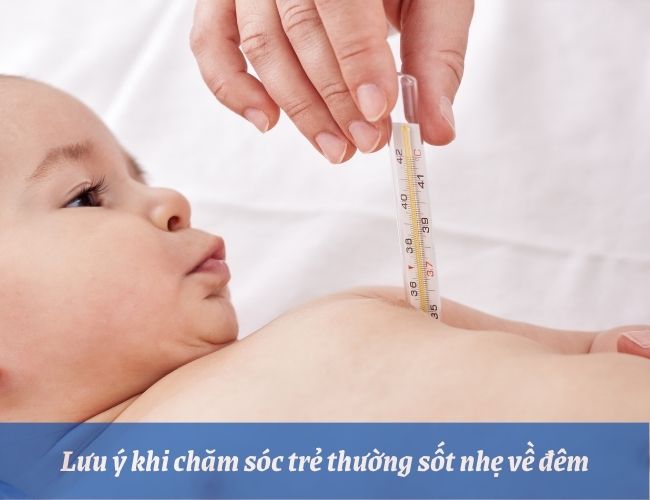 Bố mẹ nên lưu ý những điều sau để chăm sóc bé bị sốt về đêm