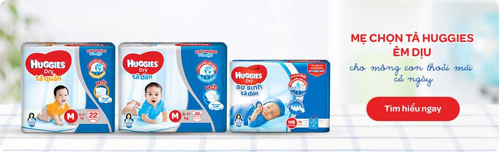 Mẹ chọn tã Huggies êm dịu, cho mông con thoải mái cả ngày.