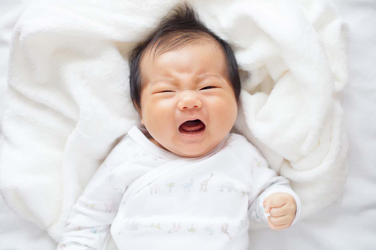 Những nguyên nhân khiến trẻ sơ sinh thở mạnh bụng phập phồng khi ngủ
