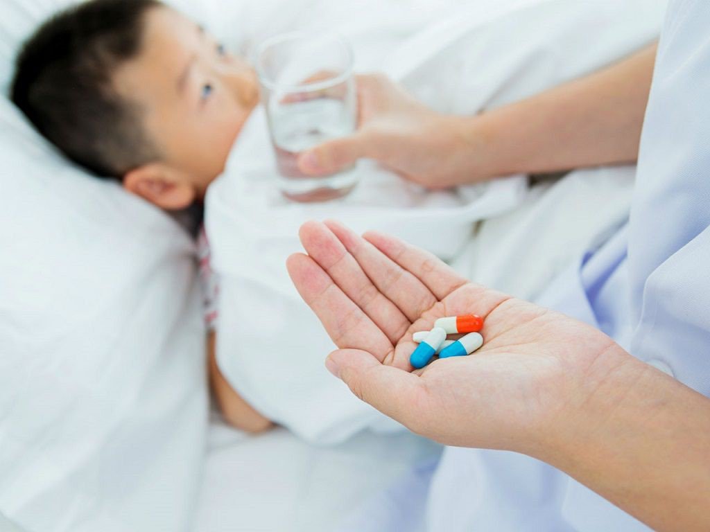 Một số trường hợp nên sử dụng thuốc kháng sinh cho trẻ em bị viêm họng
