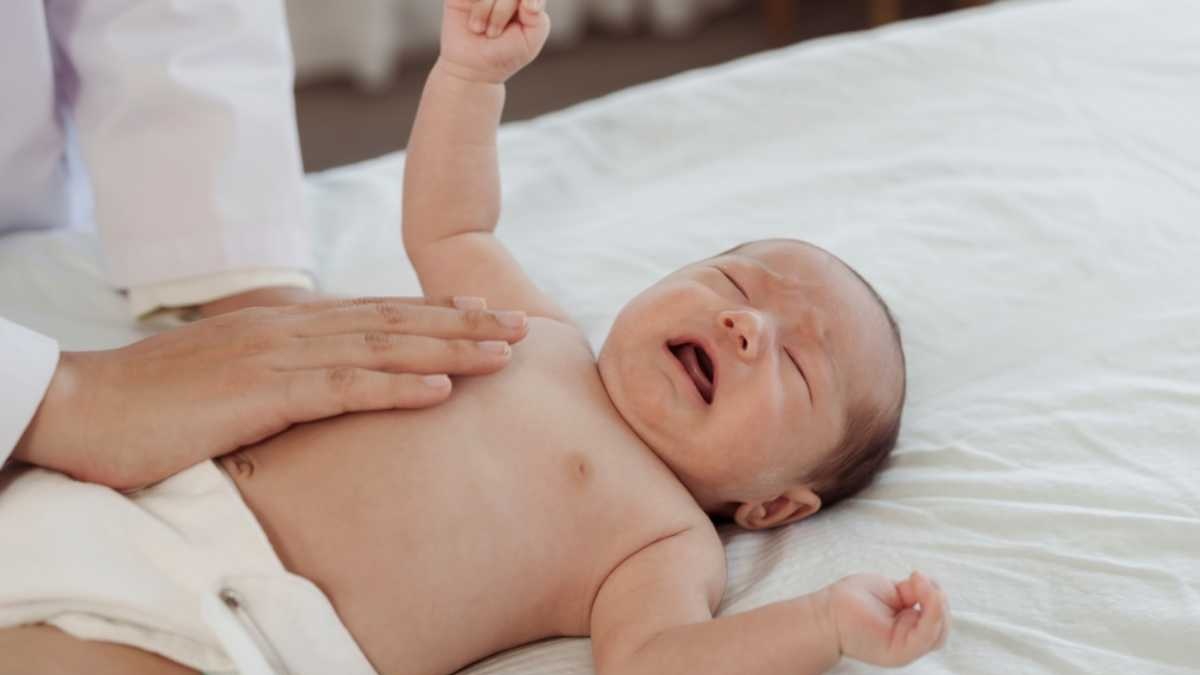 Giãn ruột sinh lý ở trẻ sơ sinh thường diễn ra khi bé được 2 - 3 tháng tuổi