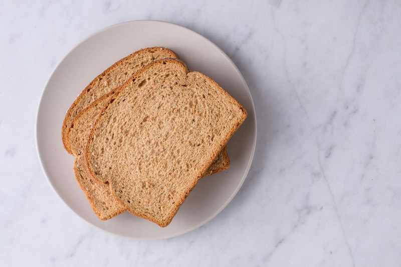 Cách ăn bánh mì không béo