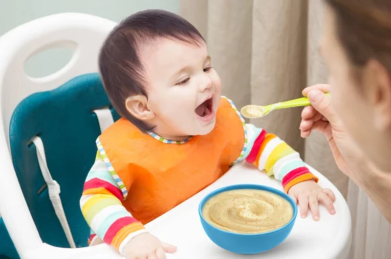 Bột ăn dặm cung cấp chất dinh dưỡng cần thiết cho bé phát triển toàn diện